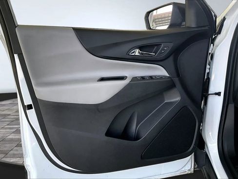 Used 2020 Chevrolet Equinox LS image 17