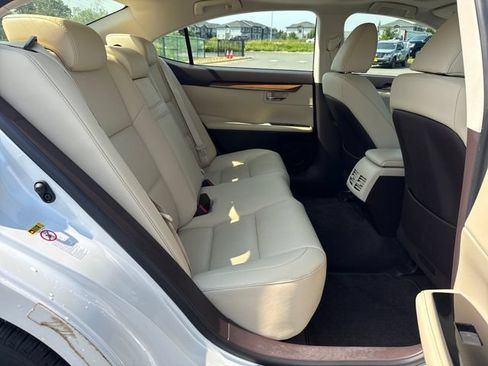 Used 2017 Lexus ES 300h w/ Navigation System Package FWD image 12