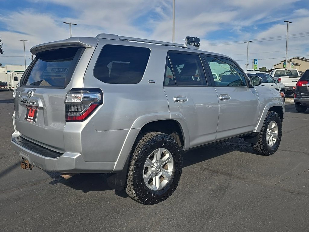 Used 2018 Toyota 4Runner SR5 AWD/4WD image 3