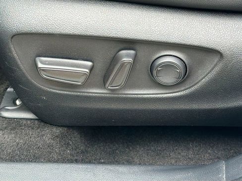 Used 2023 Toyota Highlander XLE image 27