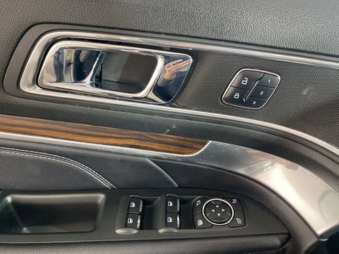 Used 2018 Ford Explorer Limited image 16