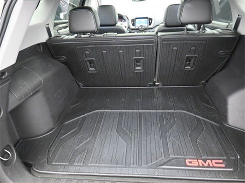 Used 2023 GMC Terrain SLT w/ Infotainment Package II image 25