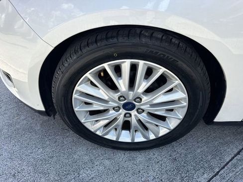 Used 2017 Ford Focus Titanium w/ Titanium Technology Package image 10