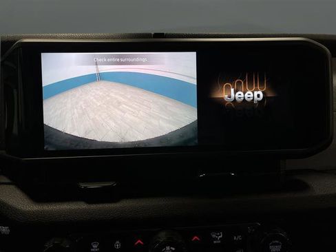 Used 2024 Jeep Wrangler Unlimited image 9