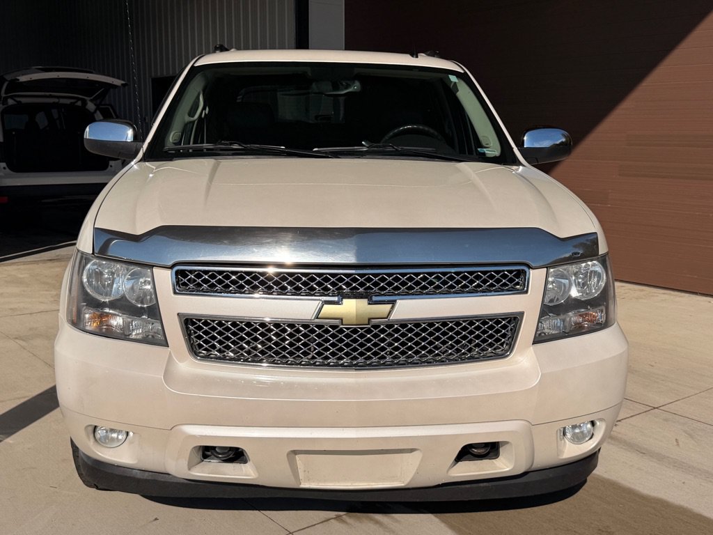 Used 2010 Chevrolet Avalanche LTZ AWD/4WD image 2