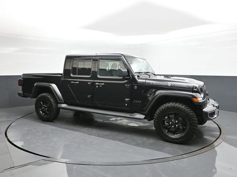 New 2025 Jeep Gladiator Sport image 17