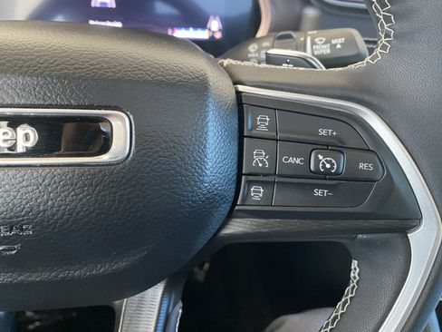 Used 2024 Jeep Grand Cherokee L Altitude AWD/4WD image 7