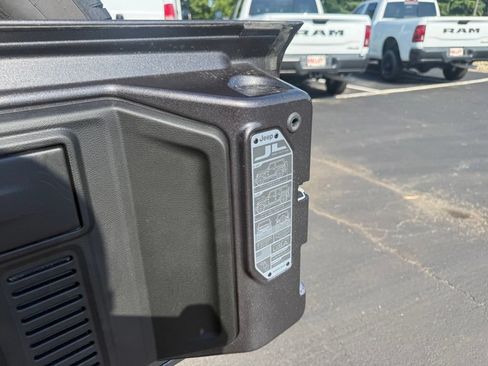 Used 2025 Jeep Wrangler Unlimited Sahara AWD/4WD image 53