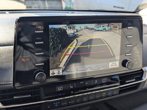 Used 2024 Toyota Sienna Limited image 20