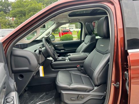 New 2027 Ford Expedition Platinum w/ Driver's Package AWD/4WD image 18