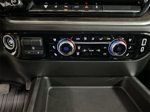 Used 2024 GMC Sierra 2500 SLT w/ SLT Premium Package image 17