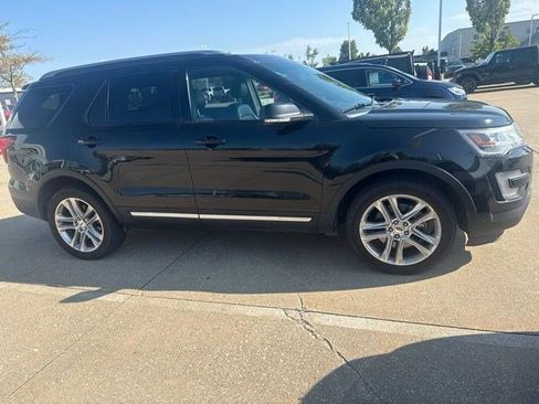 Used 2016 Ford Explorer XLT w/ Equipment Group 202A AWD/4WD image 5