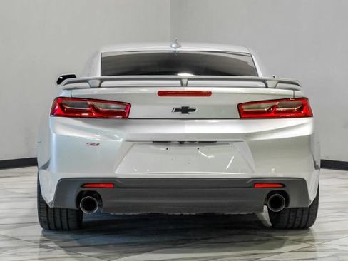 Used 2018 Chevrolet Camaro SS RWD image 15