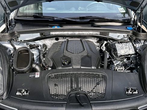 Certified 2026 Porsche Macan AWD/4WD image 15