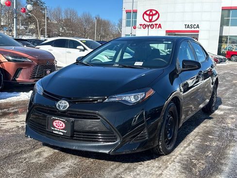 Used 2017 Toyota Corolla LE image 3
