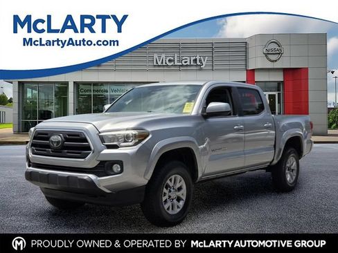 Used 2018 Toyota Tacoma SR5 RWD image 1