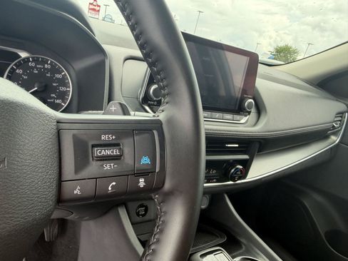 Used 2025 Nissan Rogue SV FWD image 25