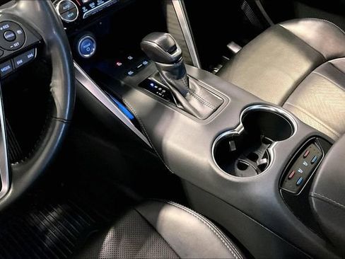 Used 2021 Toyota Venza XLE w/ Softex Package image 18