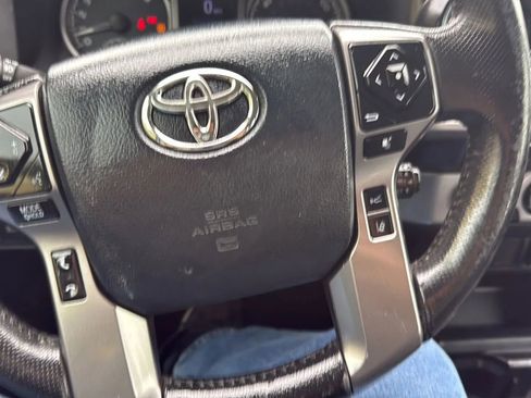 Used 2018 Toyota Tacoma SR5 AWD/4WD image 12