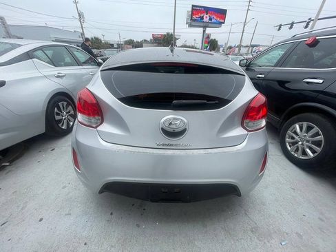 Used 2014 Hyundai Veloster FWD image 8