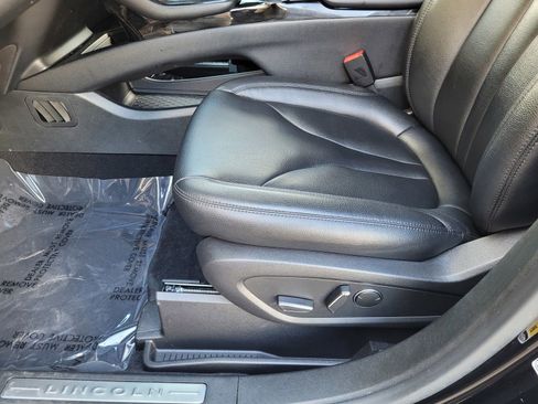 Used 2023 Lincoln Nautilus FWD w/ Premium Package image 23