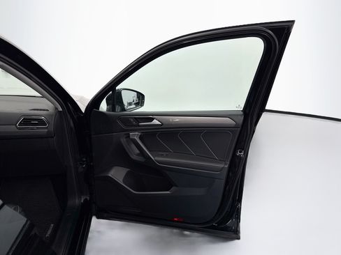 Used 2023 Volkswagen Tiguan SE FWD image 31