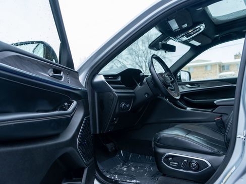 Used 2022 Jeep Grand Cherokee Overland w/ Adv Protech Group III image 14