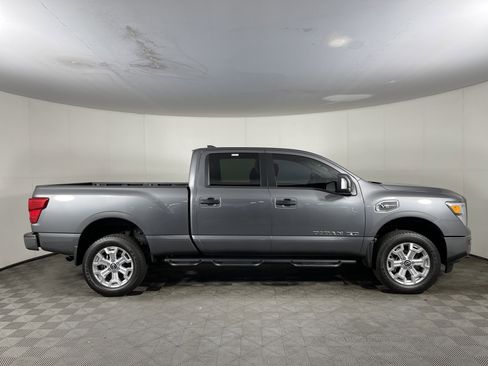 Used 2024 Nissan Titan SV w/ SV Convenience Package image 5