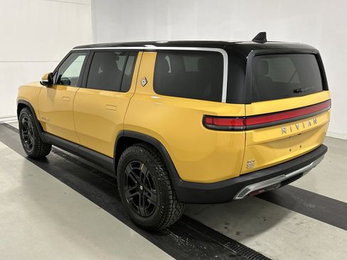 Used 2023 Rivian R1S Adventure AWD/4WD image 3