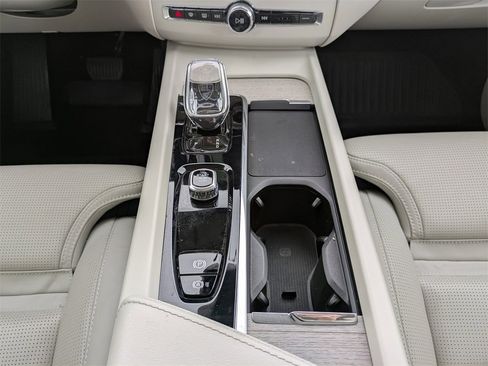 Certified 2022 Volvo XC60 B6 Inscription w/ Advanced Package image 19