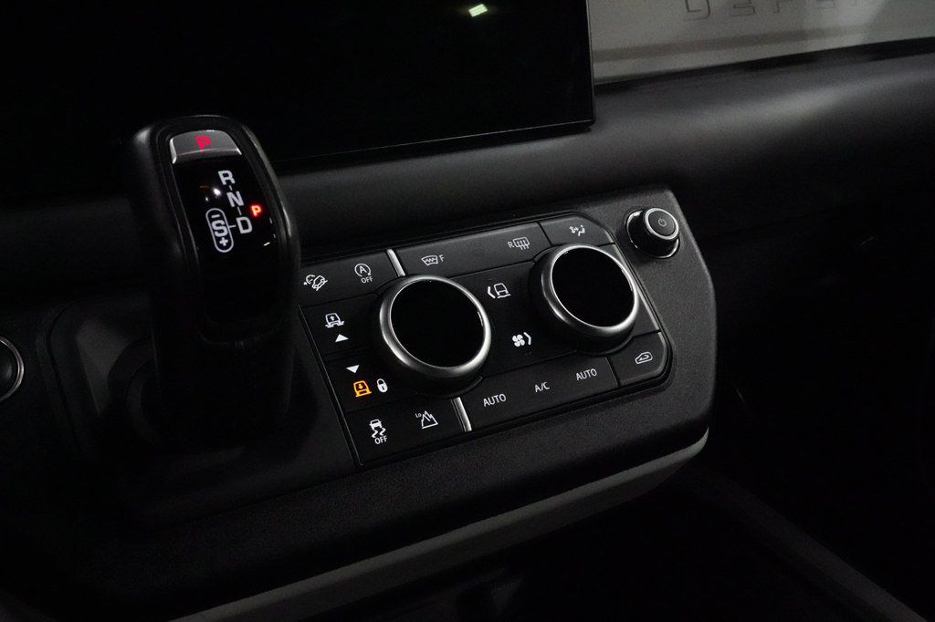 Used 2023 Land Rover Defender 130 X-Dynamic SE AWD/4WD image 14