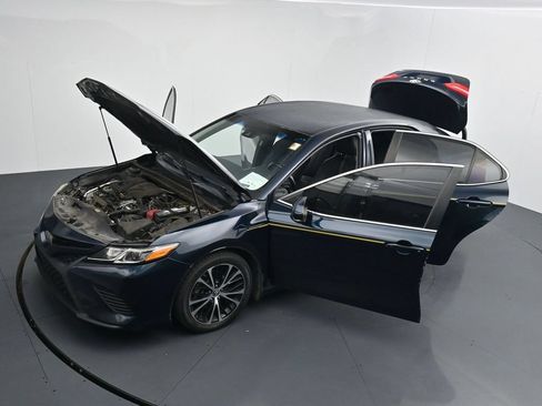Used 2018 Toyota Camry SE w/ Convenience Package FWD image 26