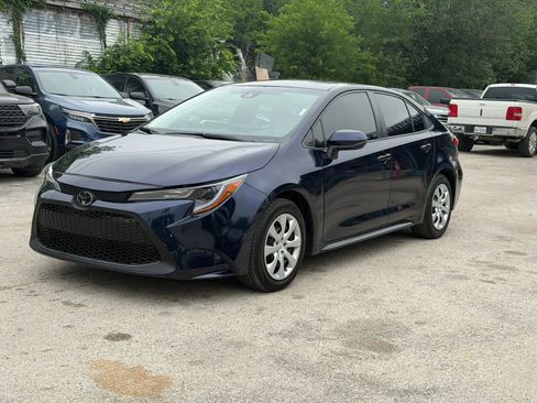 Used 2022 Toyota Corolla LE FWD image 3
