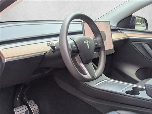 Used 2025 Tesla Model Y Long Range RWD image 2
