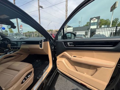 Used 2019 Porsche Cayenne image 24