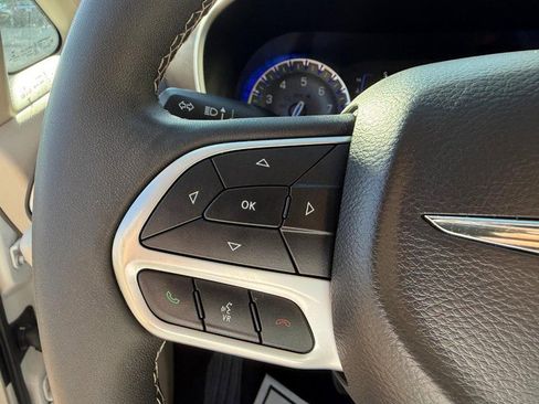 Used 2022 Chrysler Voyager LX image 26