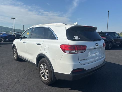Used 2018 Kia Sorento FWD image 5