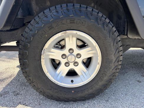 Used 2006 Jeep Wrangler Unlimited AWD/4WD image 38