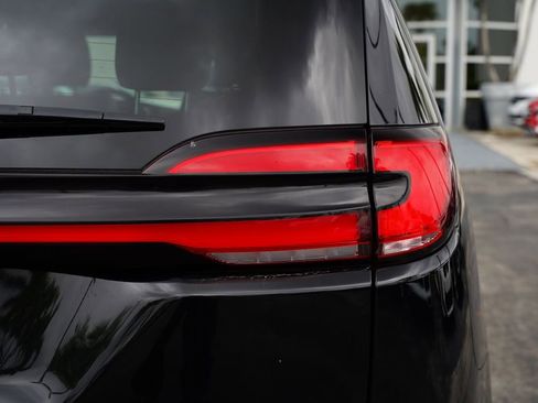 Used 2024 Chrysler Pacifica Touring-L image 20