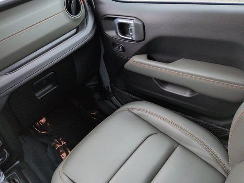 Used 2024 Jeep Gladiator Mojave AWD/4WD image 17