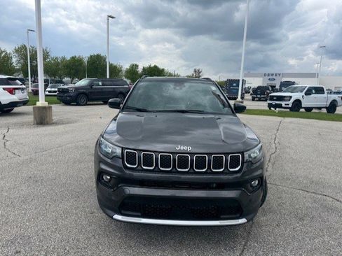 Used 2023 Jeep Compass Limited AWD/4WD image 2