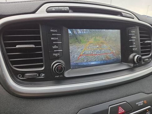 Certified 2019 Kia Sorento AWD w/ LX Convenience Package image 26