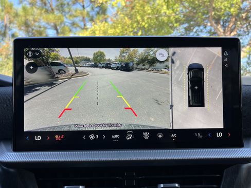 Used 2025 Ford Explorer Platinum image 4