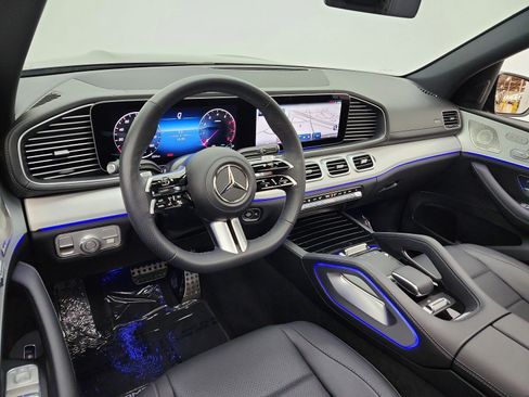 Used 2025 Mercedes-Benz GLS 450 4MATIC image 9