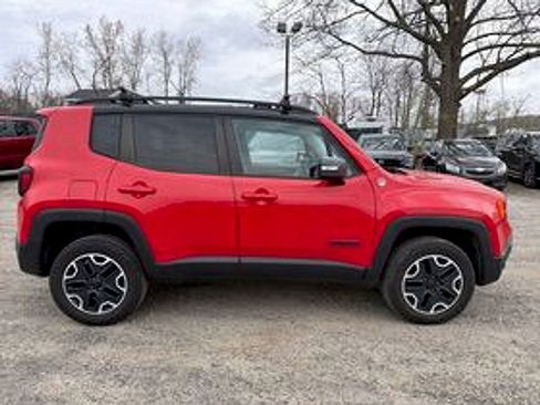 Used 2017 Jeep Renegade Trailhawk AWD/4WD image 4