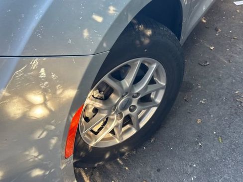 Used 2024 Chrysler Pacifica Touring-L image 7