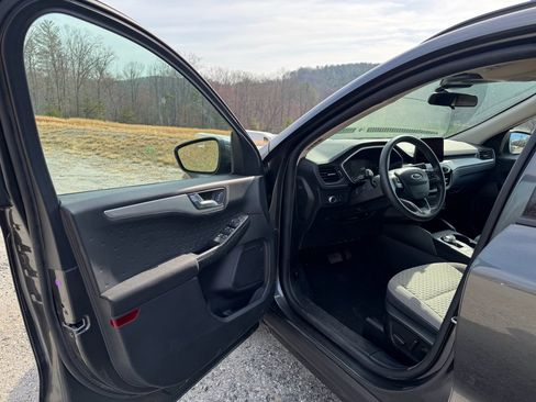 Used 2020 Ford Escape SE image 11