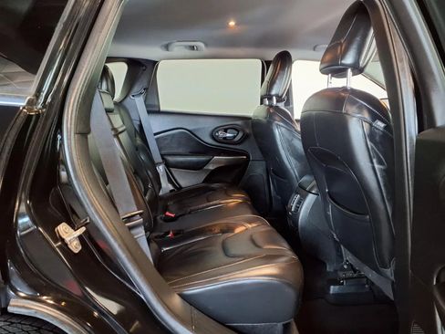 Used 2019 Jeep Cherokee Limited AWD/4WD image 10