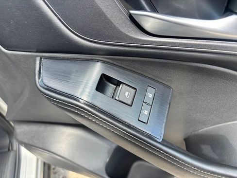 Used 2024 Nissan Rogue SV FWD image 29