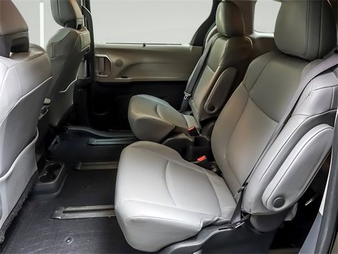 Certified 2024 Toyota Sienna XLE image 11